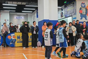 新起点篮球训练营正在直播